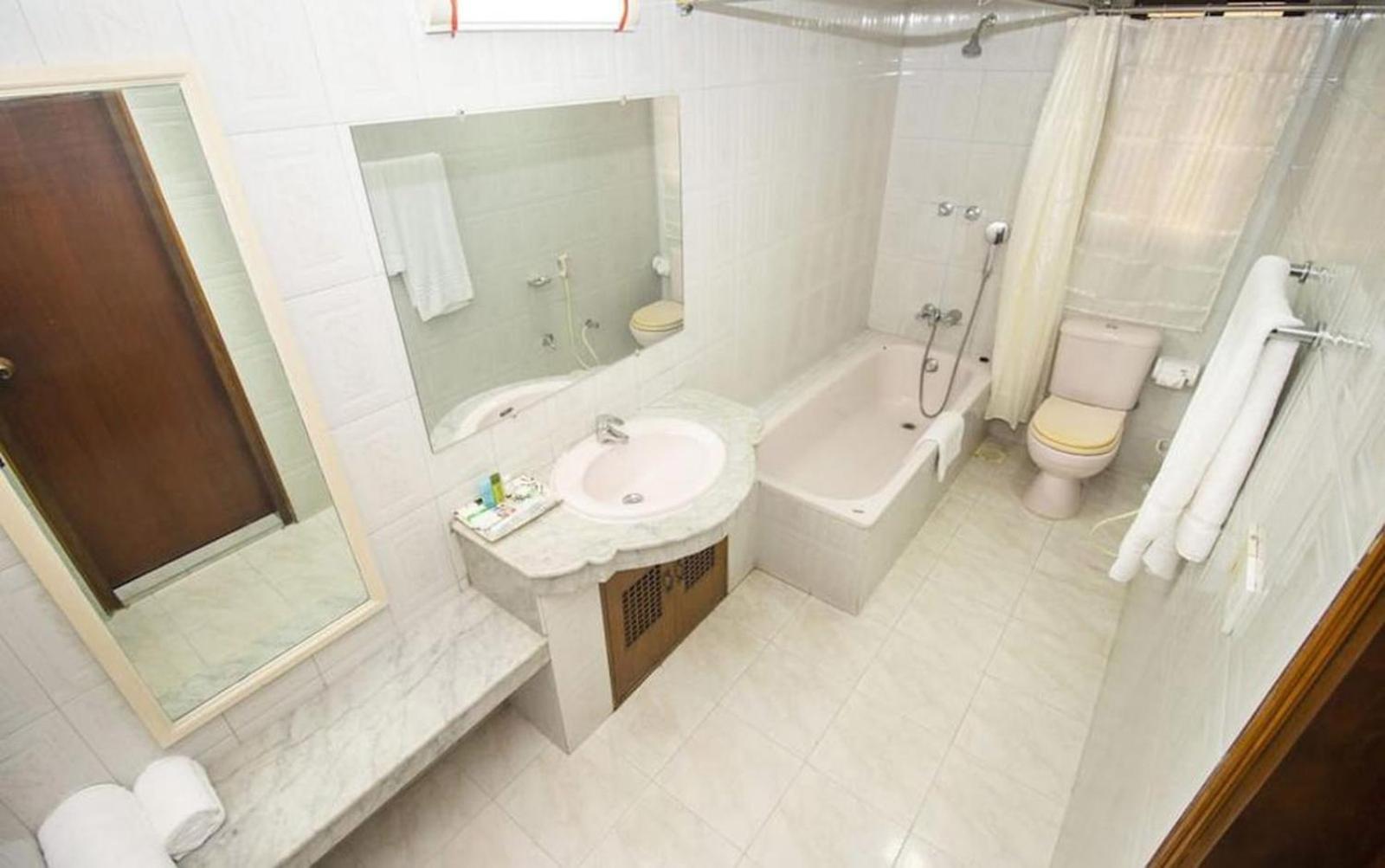 Hotel Suite Palace Baridhara Dhaka Ngoại thất bức ảnh