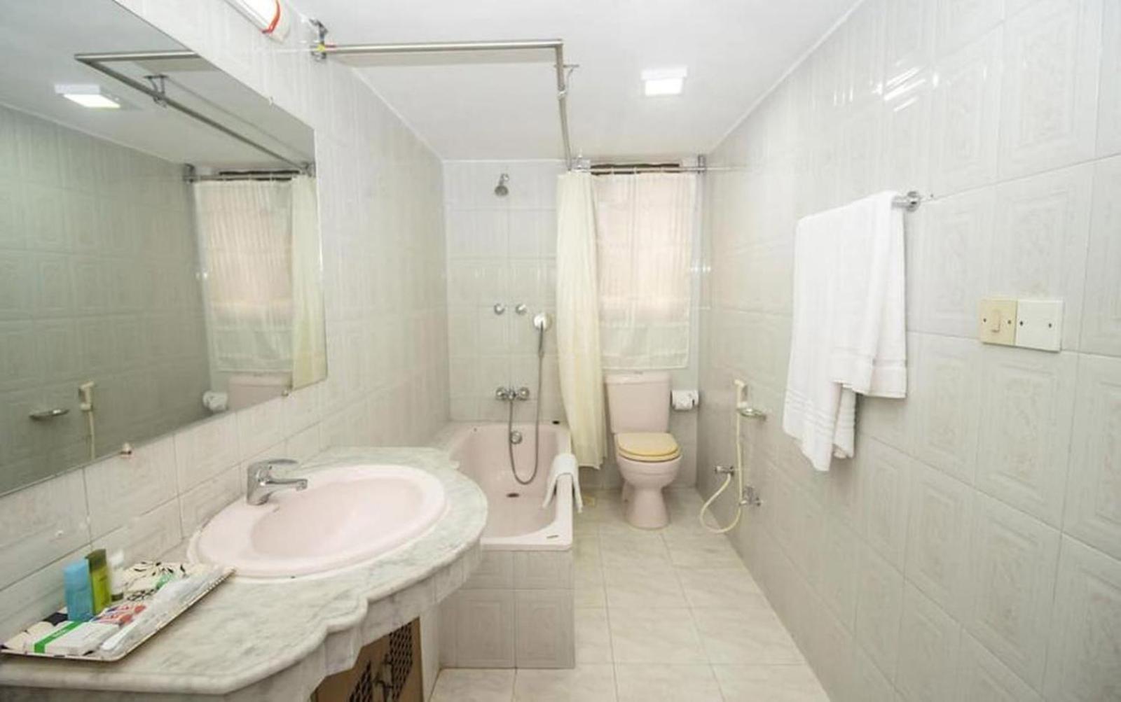 Hotel Suite Palace Baridhara Dhaka Ngoại thất bức ảnh